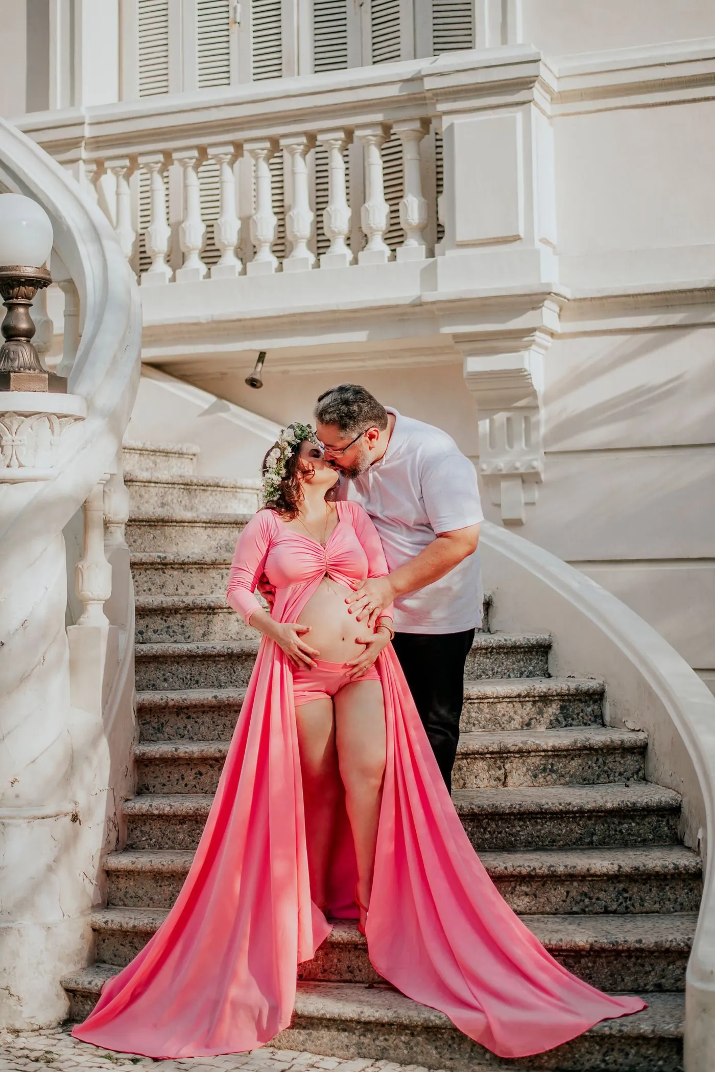 Ședință foto de maternitate cu decor de basm